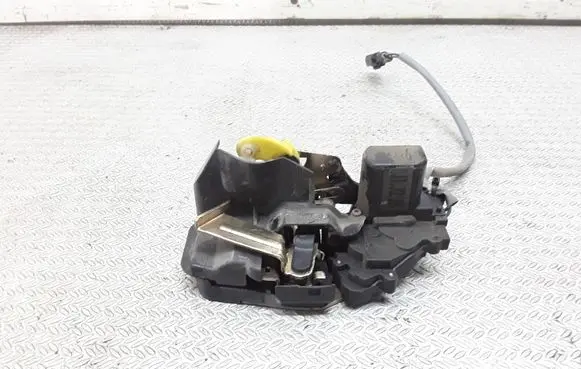KIA Carens II Rear door lock