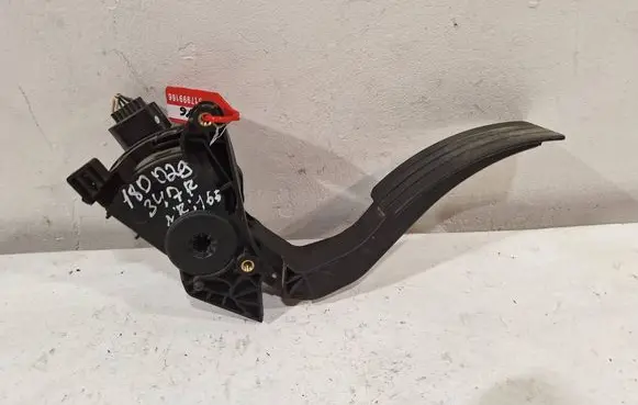 Renault Captur Accelerator throttle pedal 180029347R