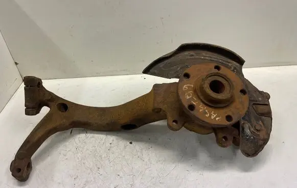 Volkswagen PASSAT B5 Front wheel hub