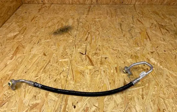 Volvo XC40 Air conditioning (A/C) pipe/hose 31694880