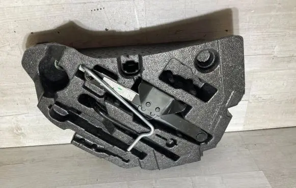 Citroen C3 Aircross Spare wheel mounting bracket 39138951