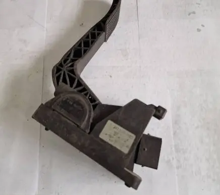 Mercedes-Benz Vito Viano W638 Accelerator throttle pedal 0281002335
