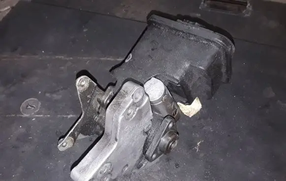 BMW 5 E39 Power steering pump 32422247556 2247556 32412247599
