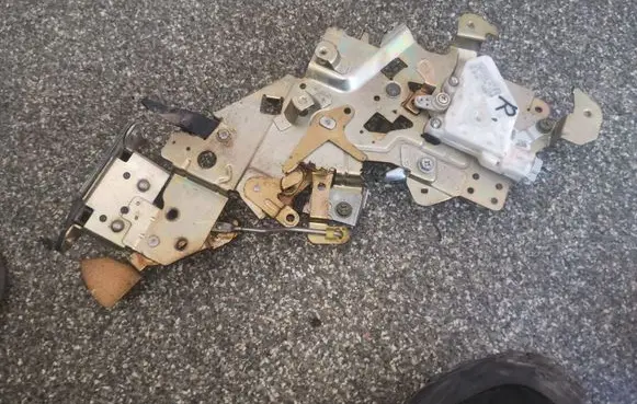 Nissan Quest Sliding door lock 825505Z000