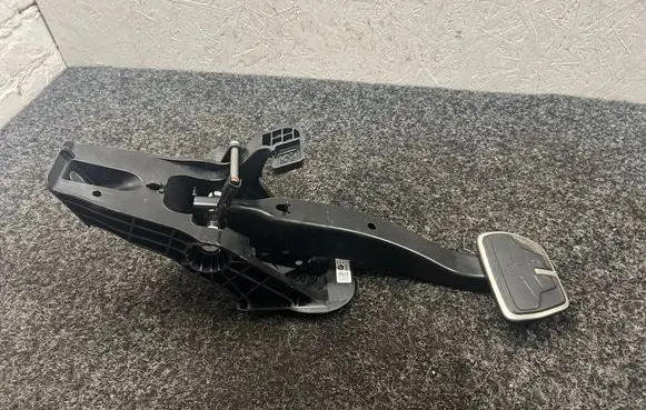 BMW 3 G20 G21 Brake pedal 689112201