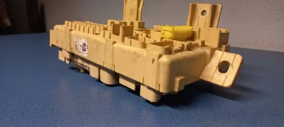 Toyota Avensis T250 Fuse module 905771