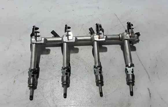 Volvo V60 Fuel main line pipe 31478555