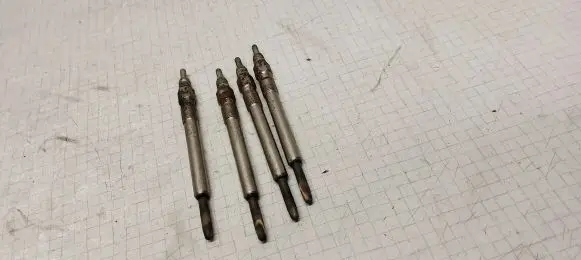 Chrysler Voyager Glow plug 025020203811