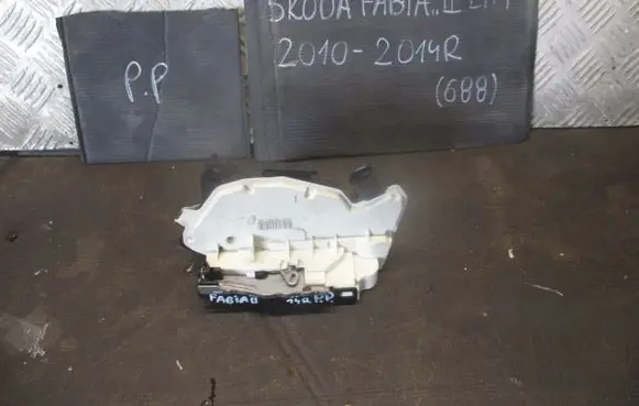 Skoda Fabia Mk2 (5J) Loading door lock 