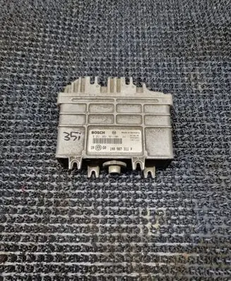 Volkswagen PASSAT B3 Engine control unit/module 0261203707 26SA3609 1H0907311P