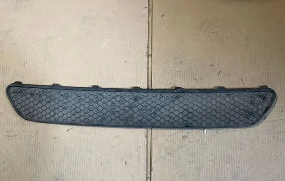 Mercedes-Benz E W212 Front bumper lower grill 13002911 15579