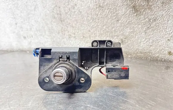 Opel Meriva A Tailgate exterior lock 32505603 16082003F