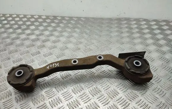 Lexus RX 450H Rear differential/diff mount bracket 