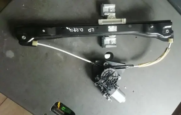 Volkswagen Up Front door window regulator motor 6RU959801 402491A