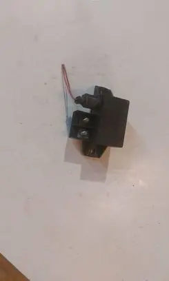 Mercedes-Benz CLS C219 Charging relay A0025426419 0332002167 2V100