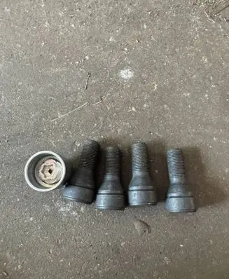BMW 5 G60 G61 Nuts/bolts 