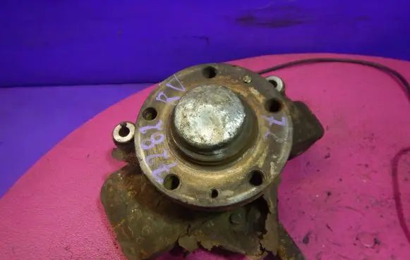 Iveco Daily 3rd gen Front wheel hub spindle knuckle