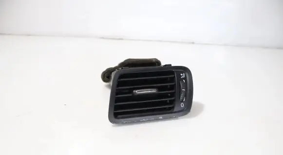 Volkswagen PASSAT B6 Dashboard side air vent grill/cover trim