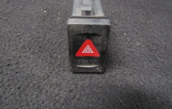 Volkswagen PASSAT B5 Hazard light switch 7m3953235 ym2113a350baw