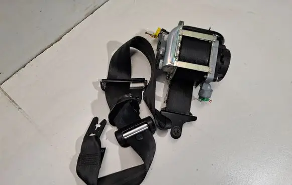 Volvo V60 Front seatbelt 39818843 616155800