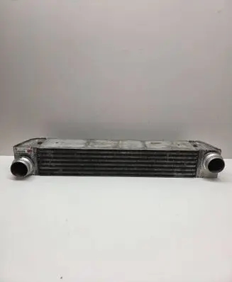 BMW 5 E60 E61 Intercooler radiator 7795823 F6438000