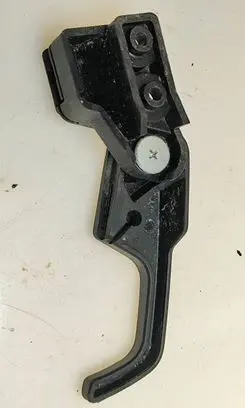 Volkswagen PASSAT B5 Engine bonnet (hood) release handle 3A1823533