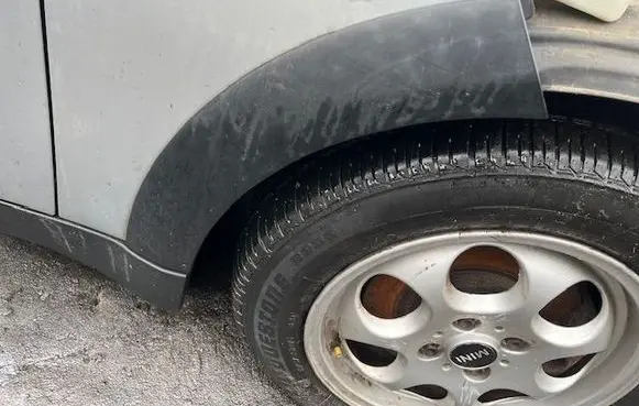 Mini One - Cooper R50 - 53 Front arch trim 