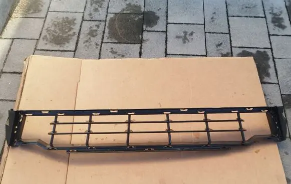 BMW X3 E83 Front bumper lower grill 8081077