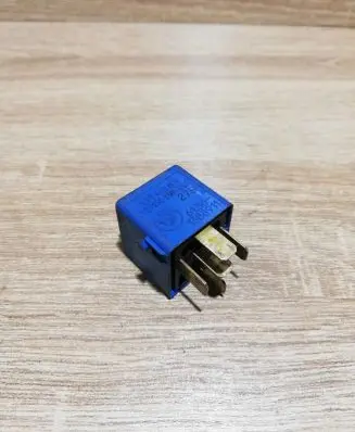 BMW 5 E39 Other relay 1388911