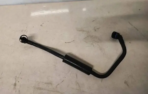 BMW 5 F10 F11 Breather hose/pipe 7636131