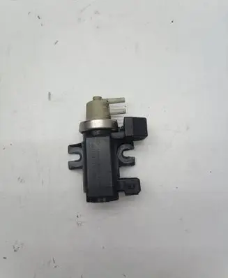 BMW 7 F01 F02 F03 F04 Vacuum valve 70088704 11747595374
