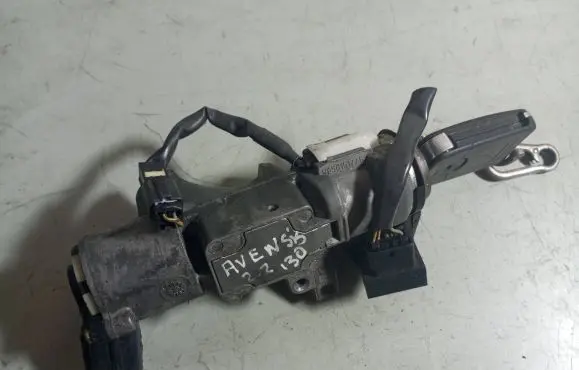 Toyota Avensis T250 Ignition lock 450200504