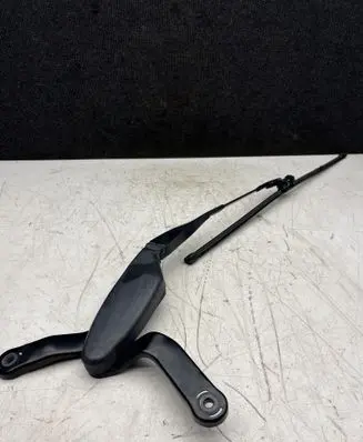 Mercedes-Benz E W211 Front wiper blade arm A2118200444