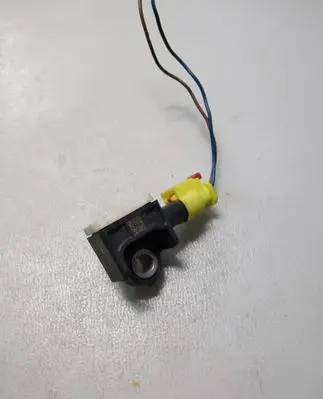Volkswagen Polo V 6R Airbag deployment crash/impact sensor 6R0959351A 100520204
