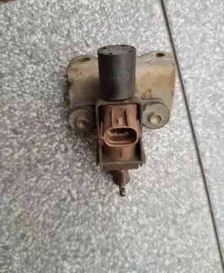 Toyota Land Cruiser (J120) Vacuum valve 