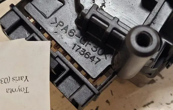 Toyota Yaris Wiper control stalk 173647