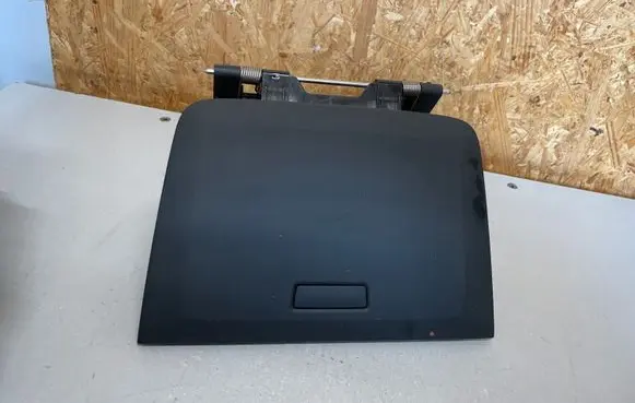 Volkswagen Golf Sportsvan Glove box