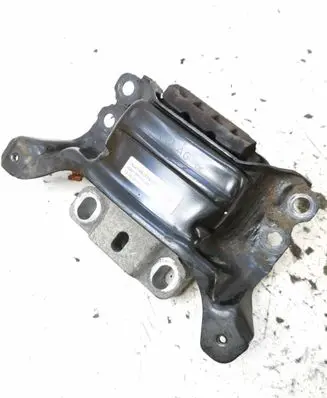 Volkswagen PASSAT B8 Engine mount bracket 5Q0199555AB 12102015
