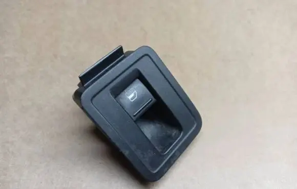 Volkswagen Caddy Electric window control switch 2K5867255A 19112015 2K5868247F