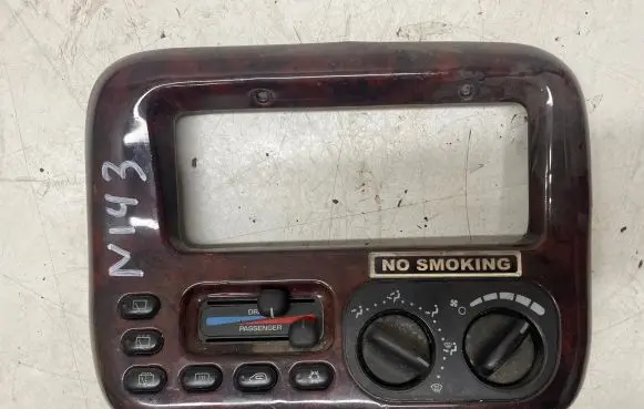 Chrysler Voyager Climate control unit P04677637 77637