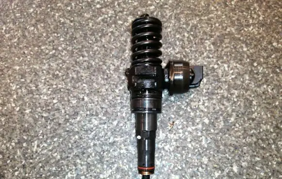 Audi A4 S4 B7 8E 8H Fuel injector 038130080X