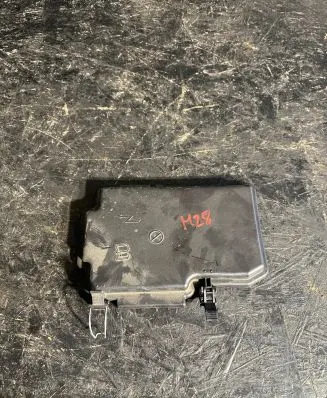 Mercedes-Benz GL X166 Fuse box cover A1665400182 18567321 WPT50924