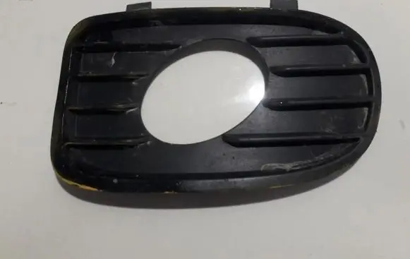 Opel Vectra B Front bumper lower grill 90586628