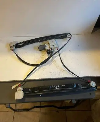 Ford S-MAX Front door window regulator motor 0130822287