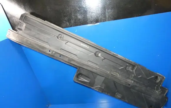 Mercedes-Benz C AMG W204 Side bottom protection A2046804308