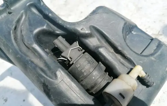 Opel Meriva A Windscreen/windshield washer pump 90585762 00200812v
