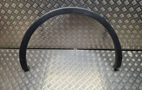 Rear fender molding trim