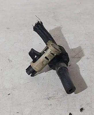 BMW 5 E60 E61 Fuel injector supply line/pipe 