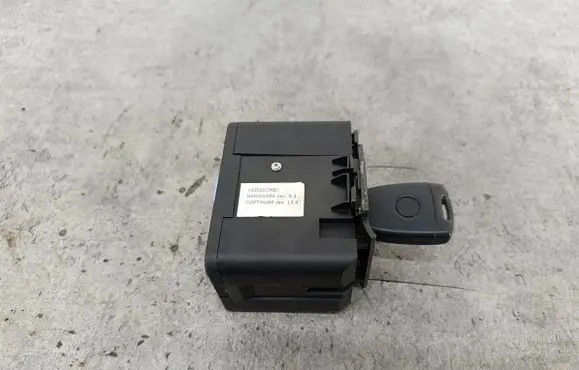 Volkswagen PASSAT B6 Ignition lock 3C0905843