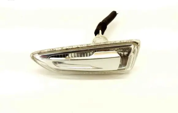 Opel Zafira C Front fender indicator light 13273103